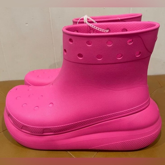 CROCS Women’s Hot Pink Rain Boots in size 7 - Picture 2 of 8